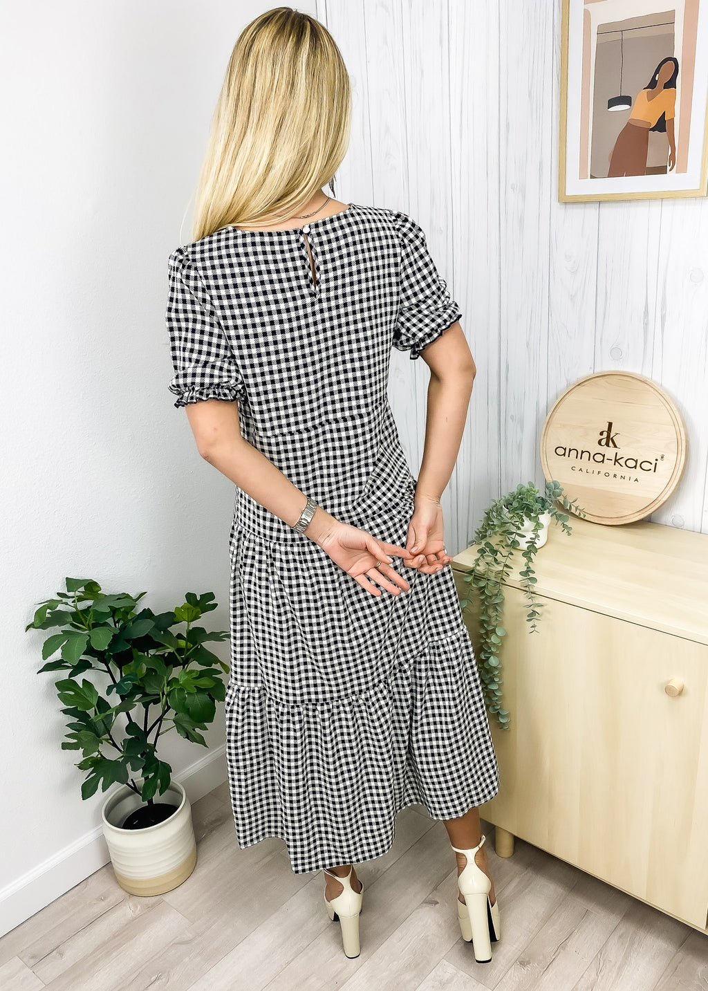 Vestido largo de manga corta con estampado de lunares suaves 