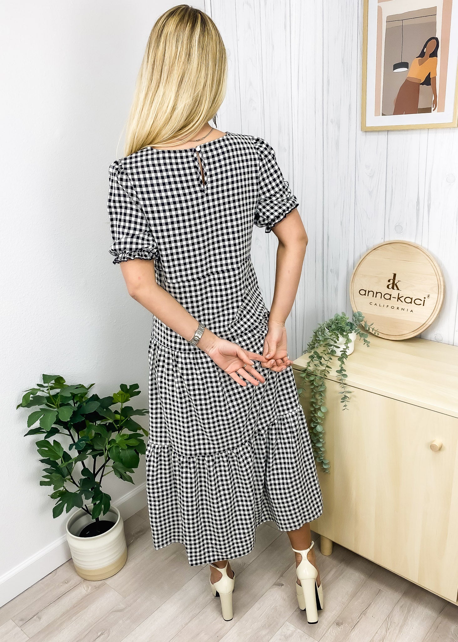 Vestido largo de manga corta con estampado de lunares suaves 