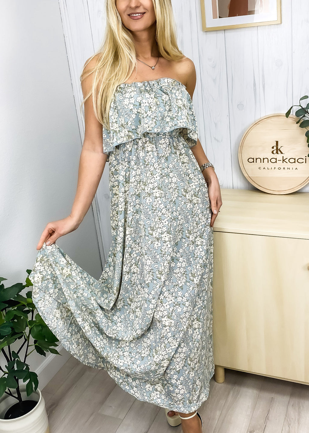 Vestido tubo con estampado floral en capas 