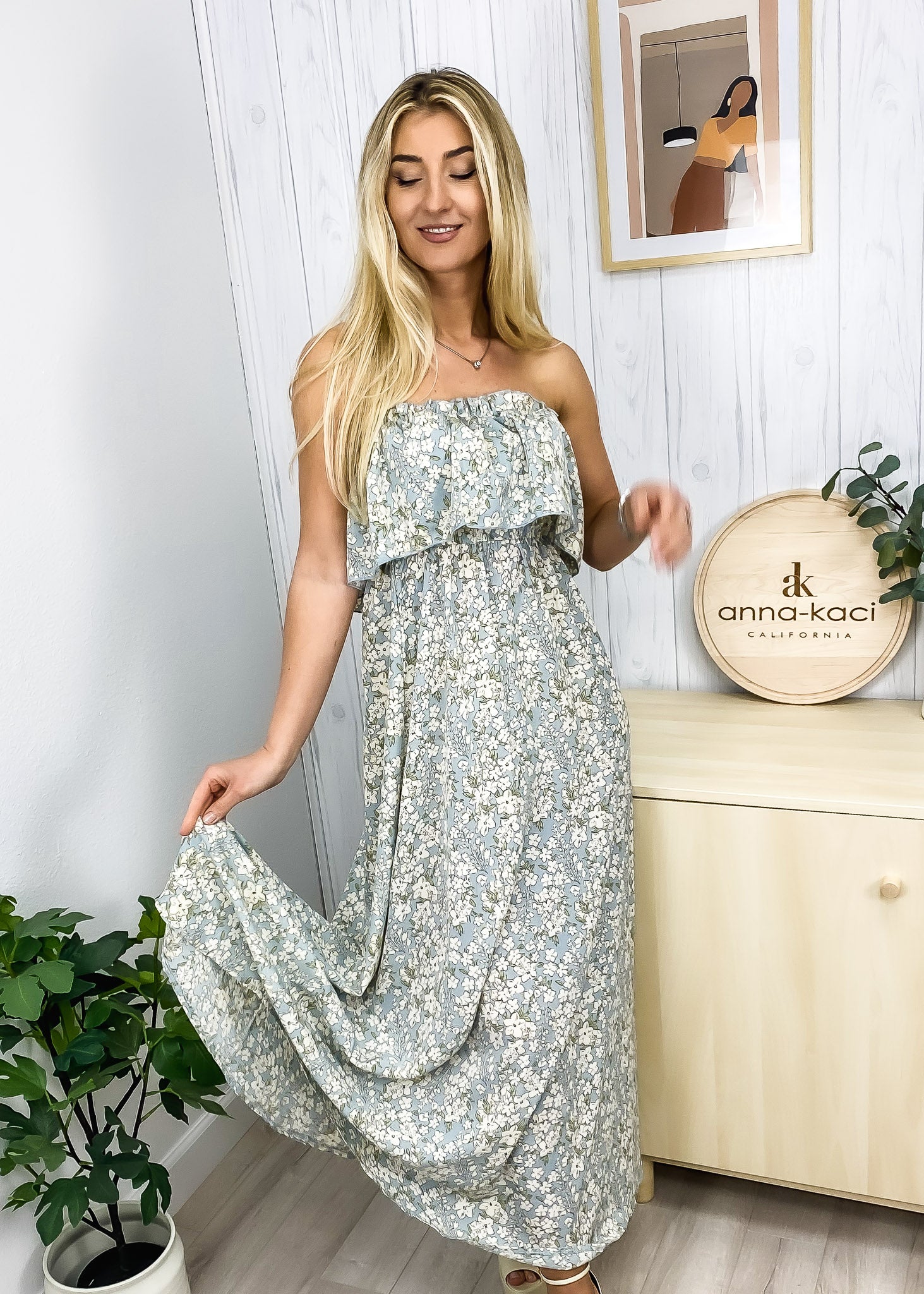 Vestido tubo con estampado floral en capas 