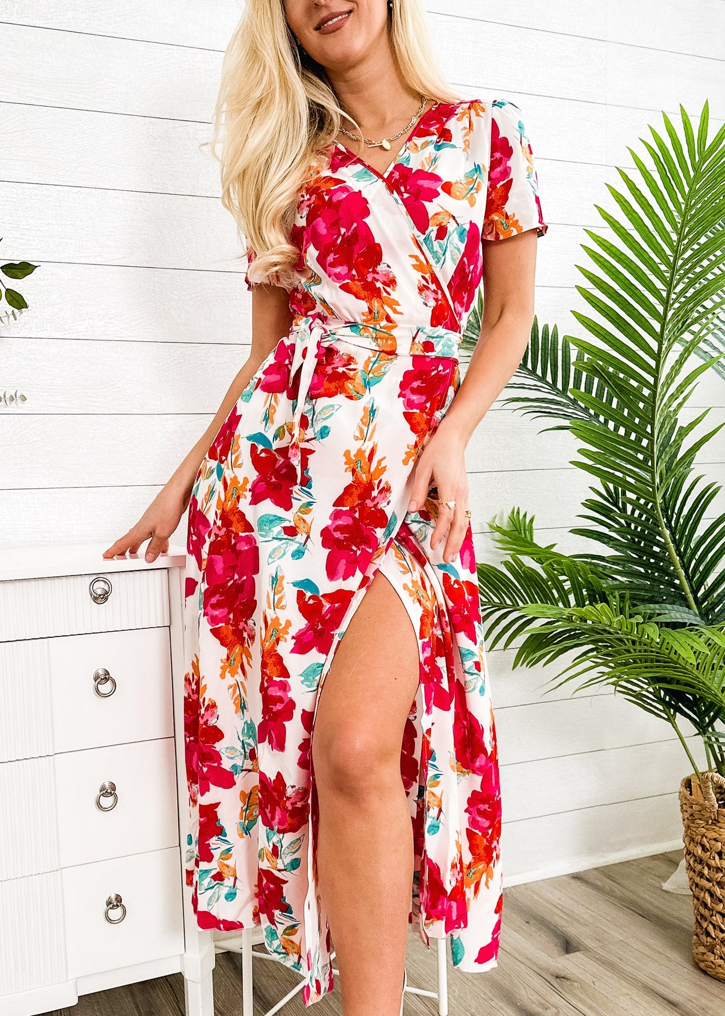 Vestido cruzado de lujo con estampado floral 
