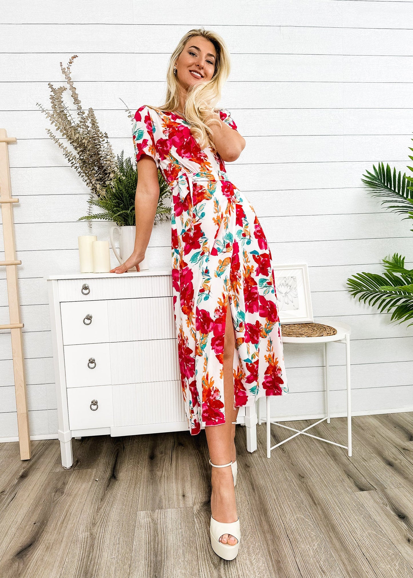 Vestido cruzado de lujo con estampado floral 