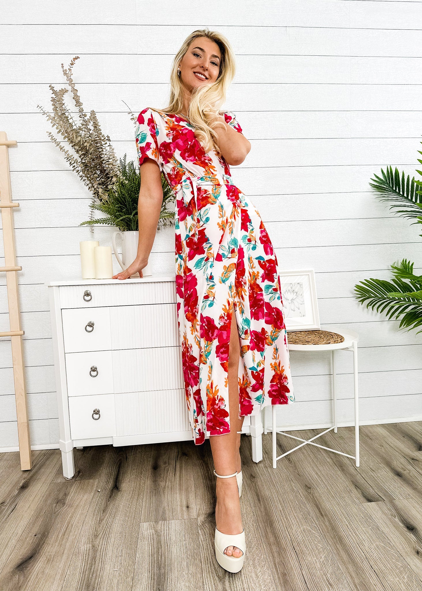 Vestido cruzado de lujo con estampado floral 