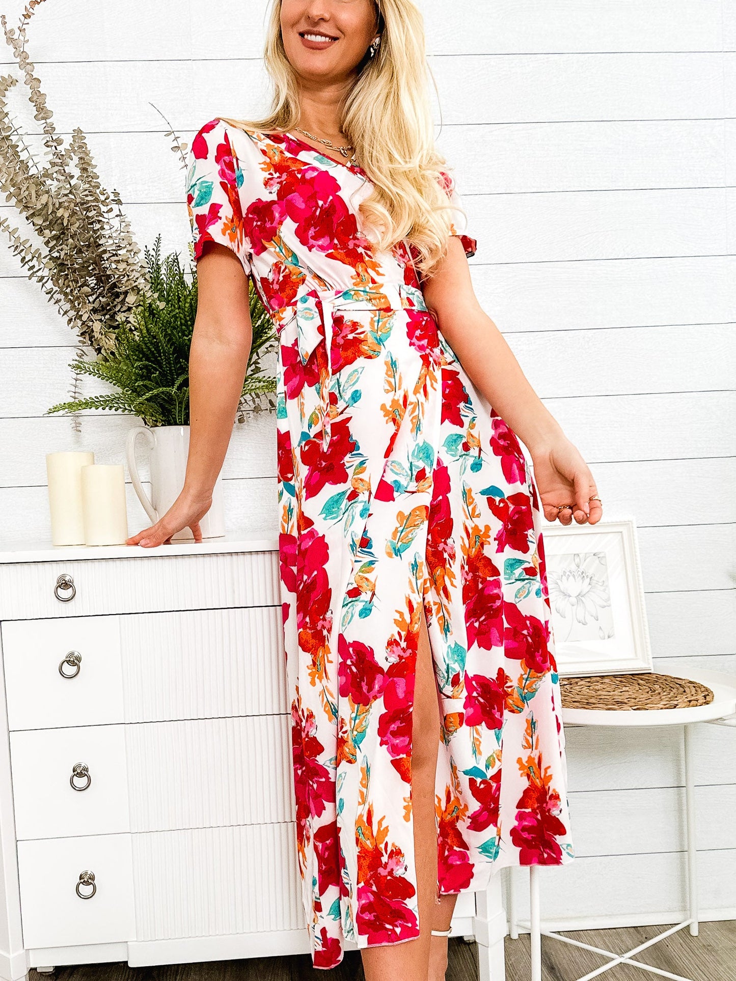 Vestido cruzado de lujo con estampado floral 