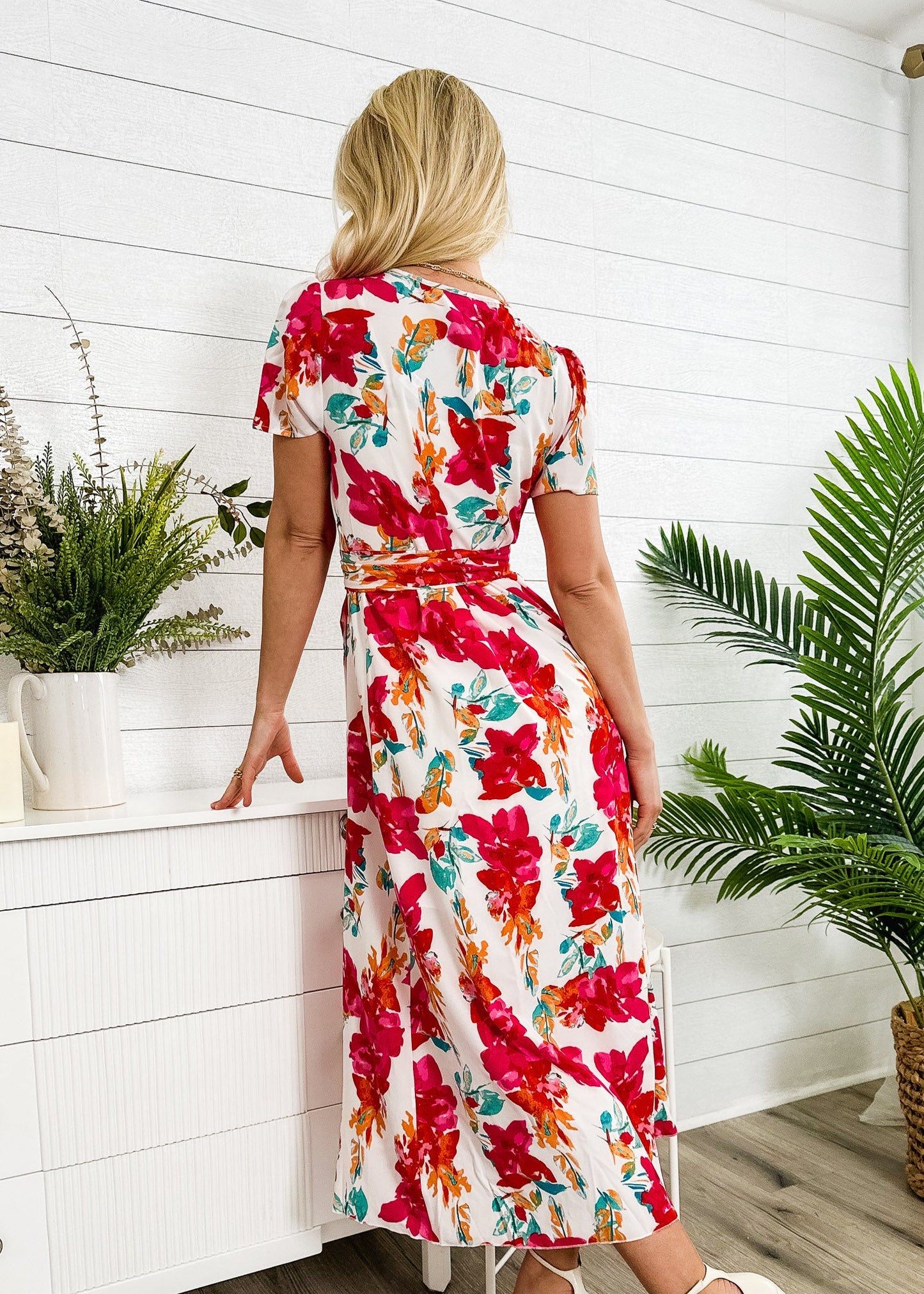 Vestido cruzado de lujo con estampado floral 