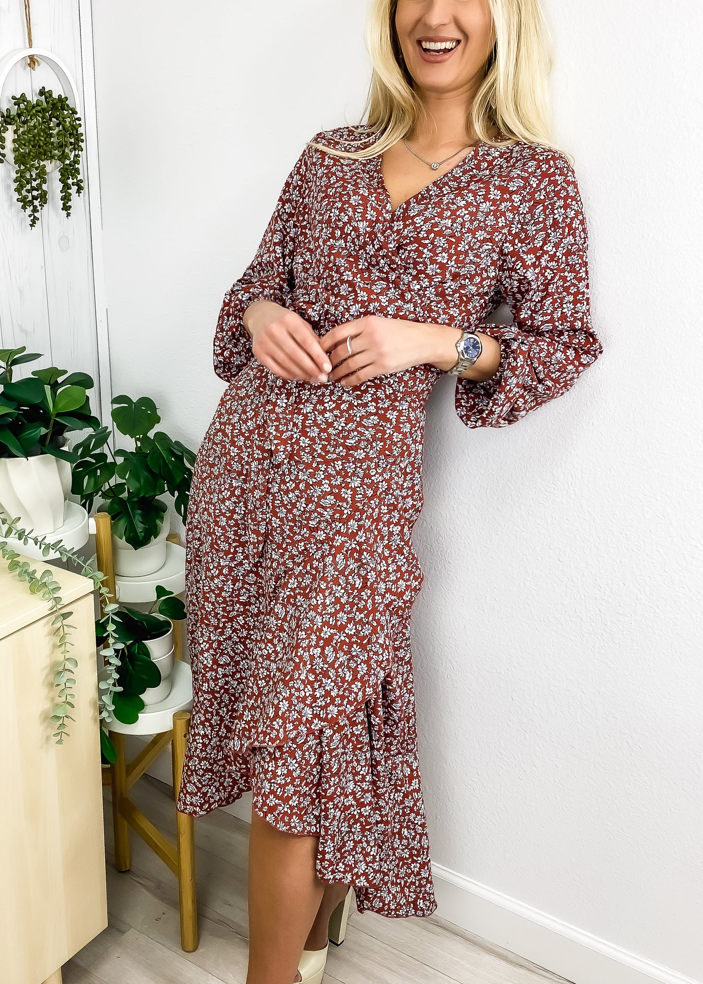 Vestido midi cruzado con estampado floral 