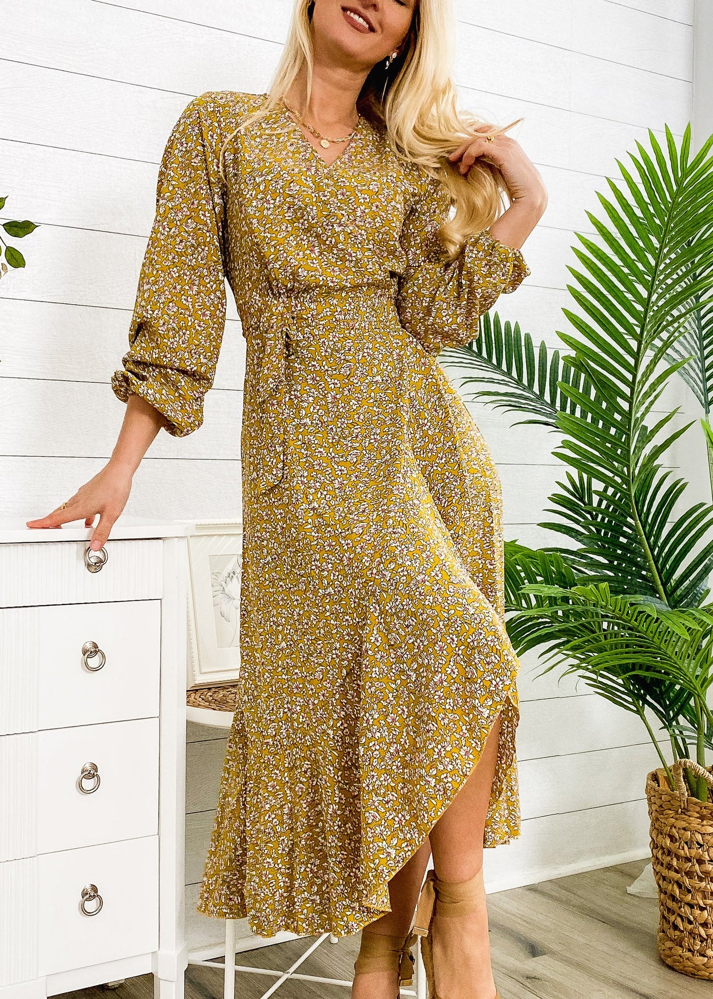 Vestido midi cruzado con estampado floral 