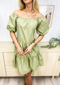 Vestido clásico con cuello redondo y mangas abullonadas 