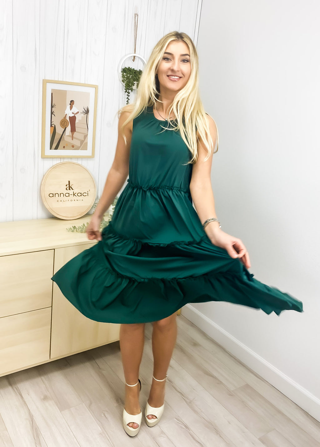 Vestido veraniego de campo con volantes en capas 