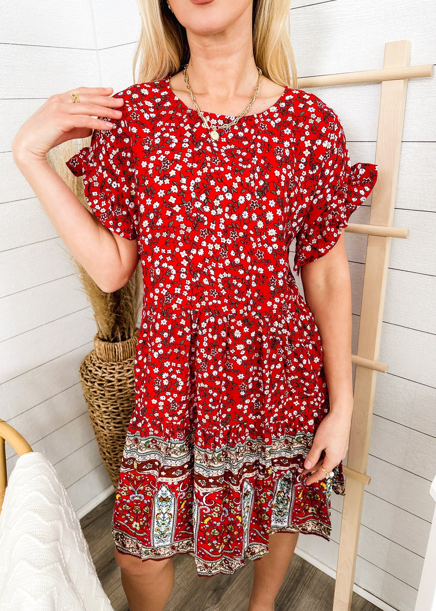 Vestido bohemio de manga corta con volantes 