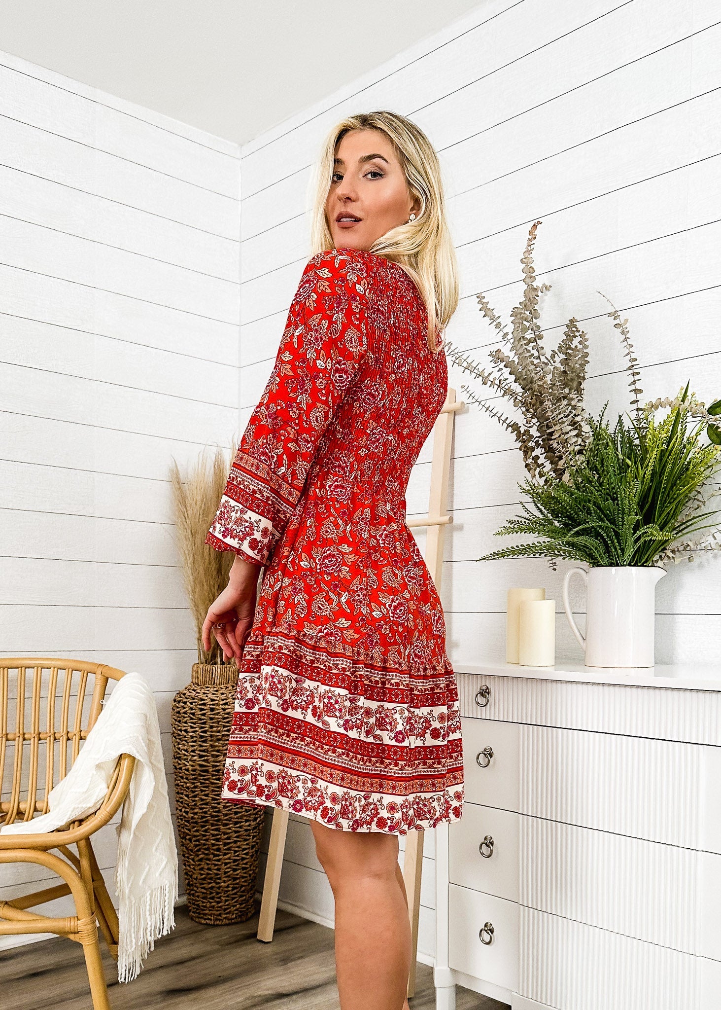 Vestido con escote en V y estampado bohemio 