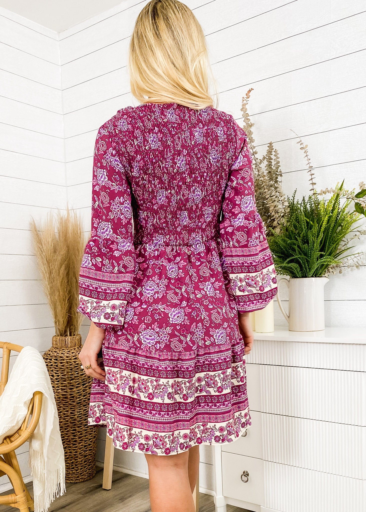 Vestido con escote en V y estampado bohemio 