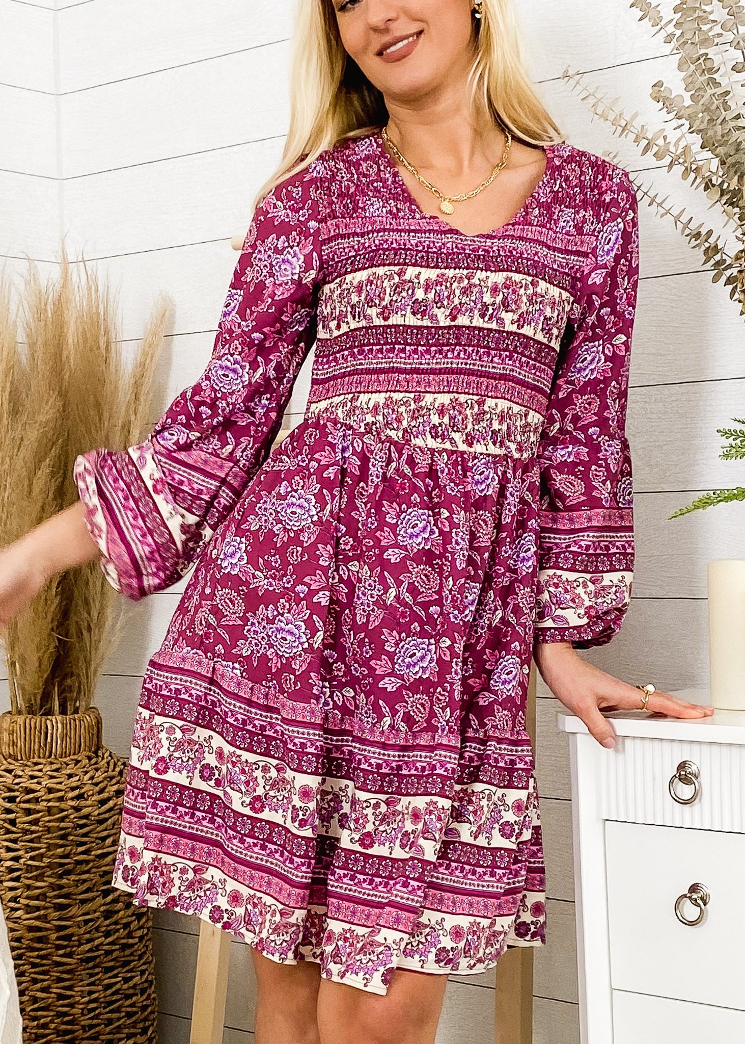 Vestido con escote en V y estampado bohemio 