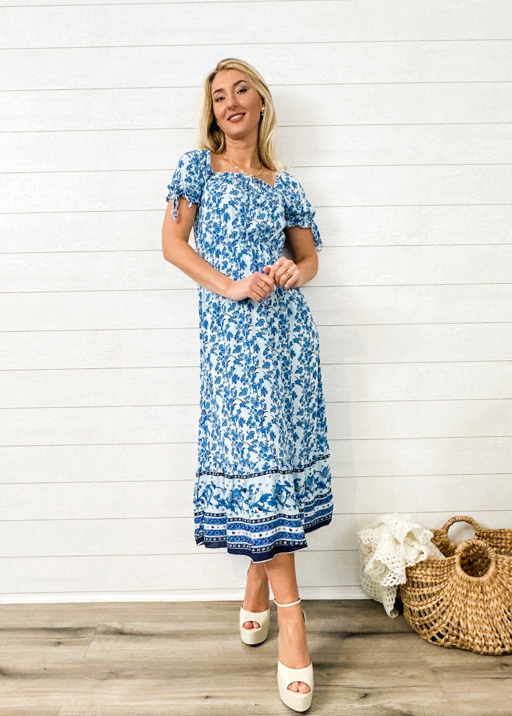 Vestido con estampado bohemio y mangas abullonadas 