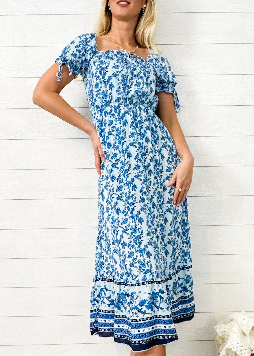 Vestido con estampado bohemio y mangas abullonadas 