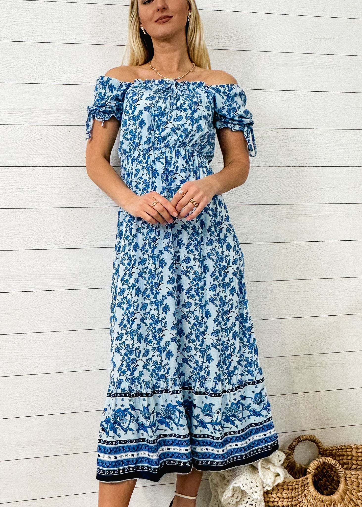 Vestido con estampado bohemio y mangas abullonadas 