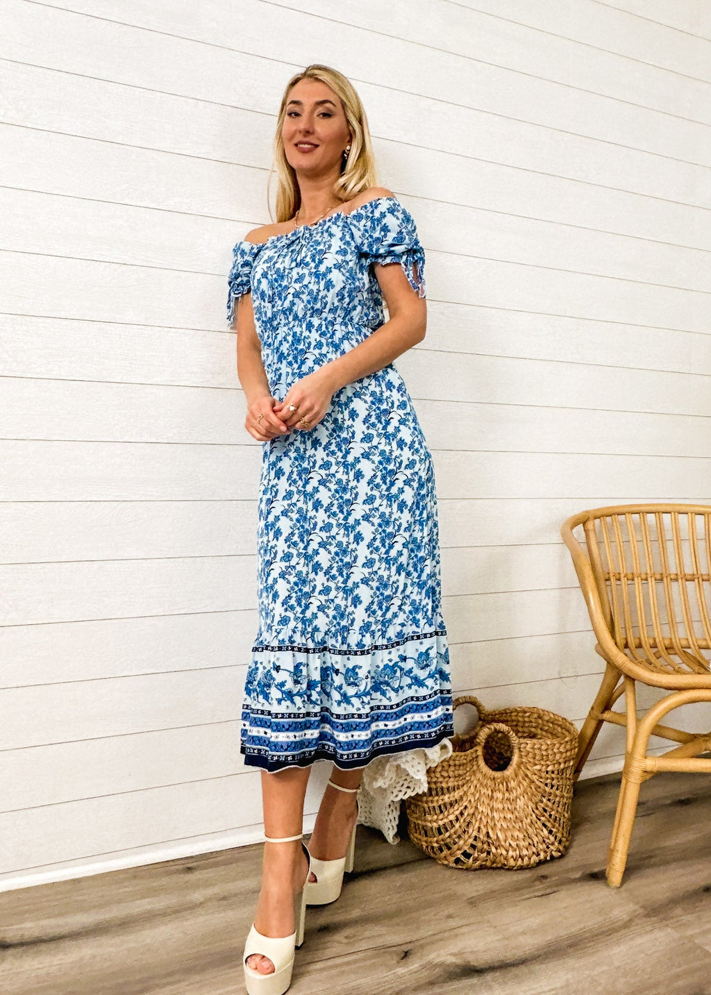 Vestido con estampado bohemio y mangas abullonadas 