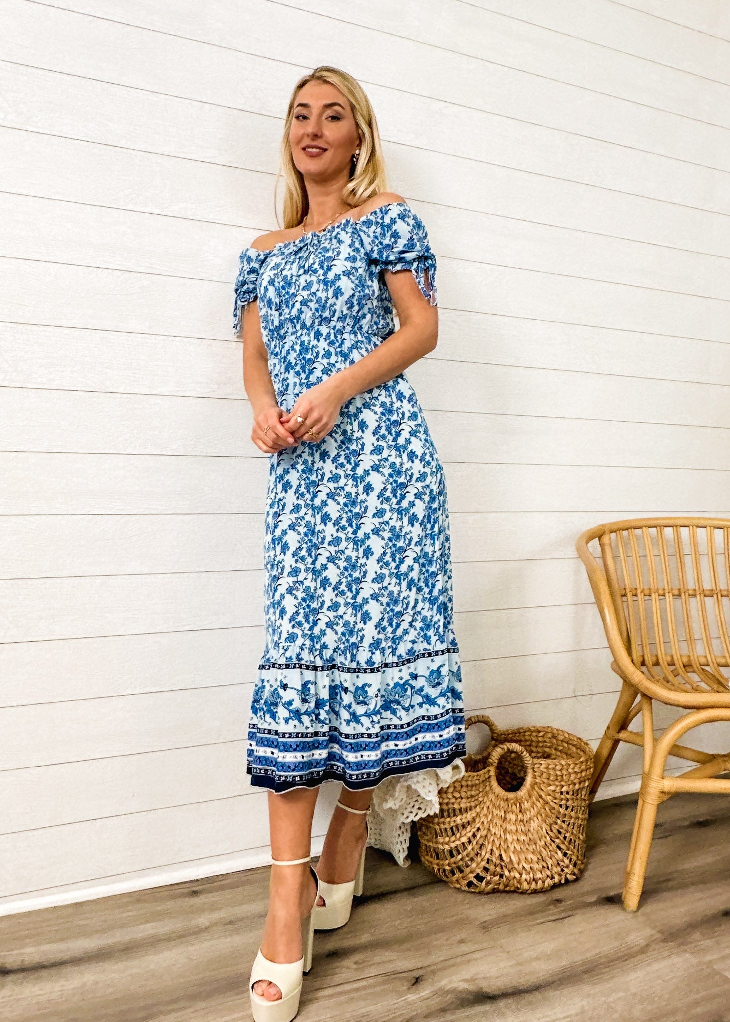 Vestido con estampado bohemio y mangas abullonadas 