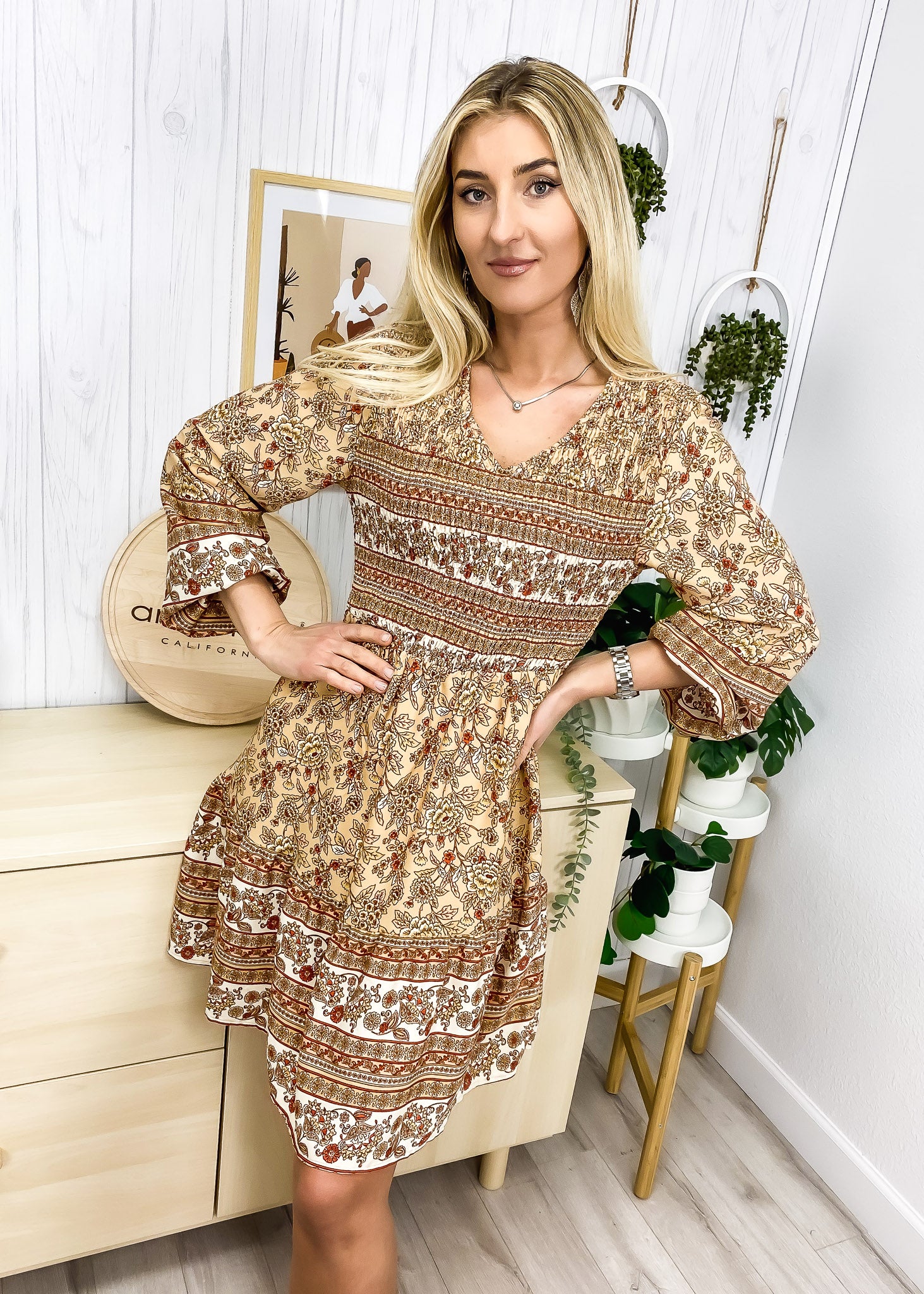 Vestido con escote en V y estampado bohemio 