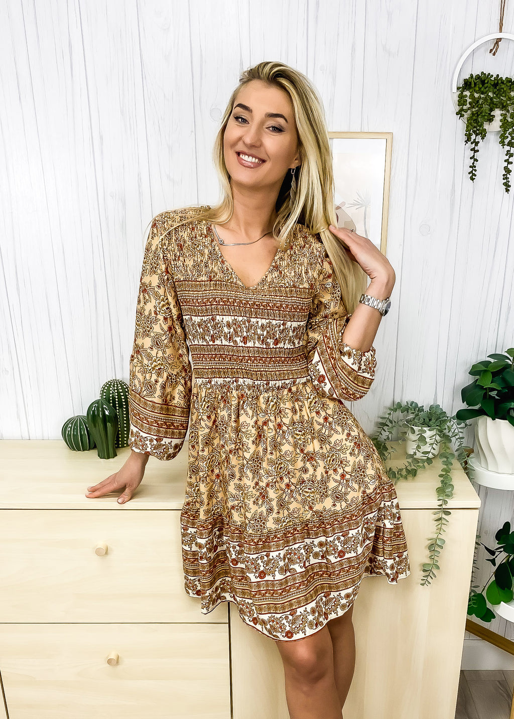 Vestido con escote en V y estampado bohemio 