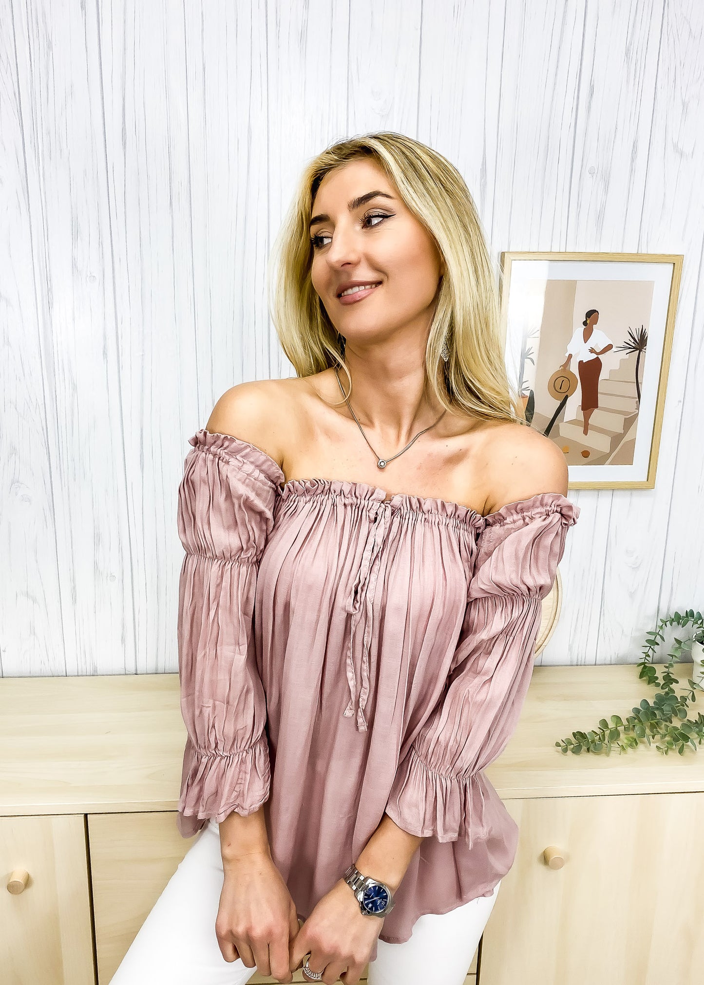 Blusa estilo bohemio semitransparente con hombros descubiertos