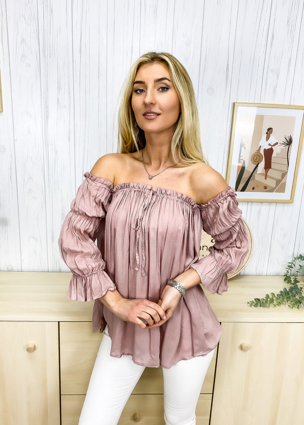 Blusa estilo bohemio semitransparente con hombros descubiertos