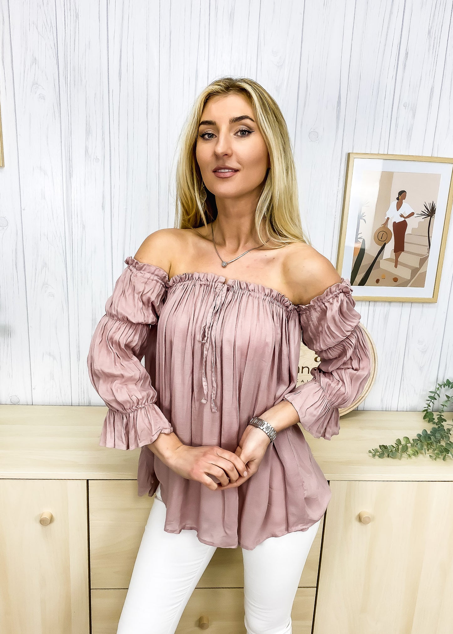 Blusa estilo bohemio semitransparente con hombros descubiertos