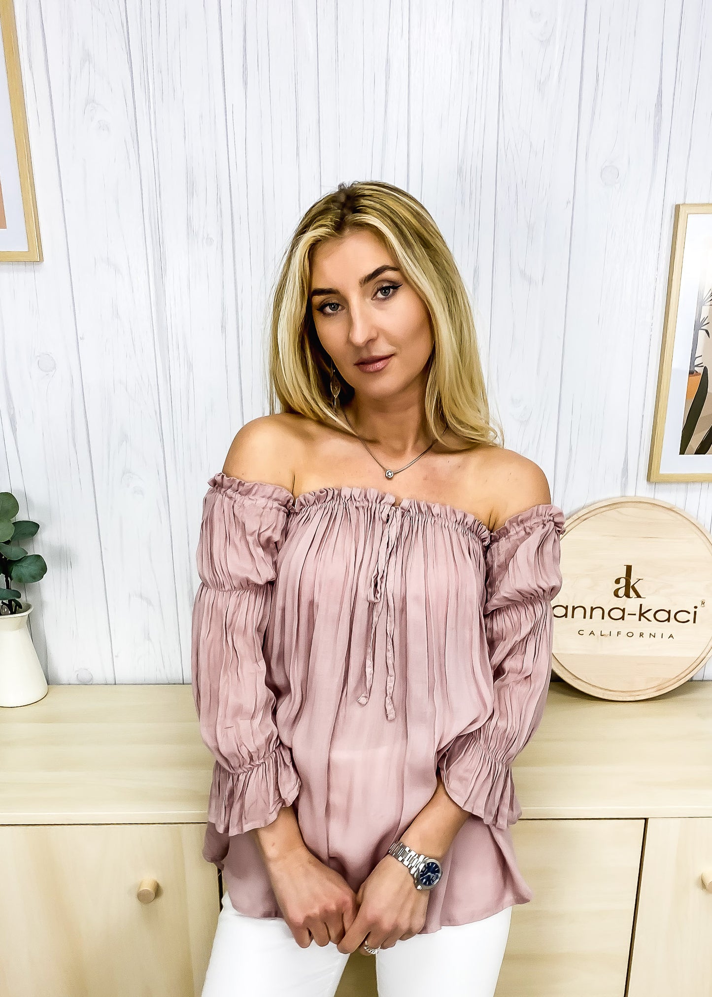 Blusa estilo bohemio semitransparente con hombros descubiertos