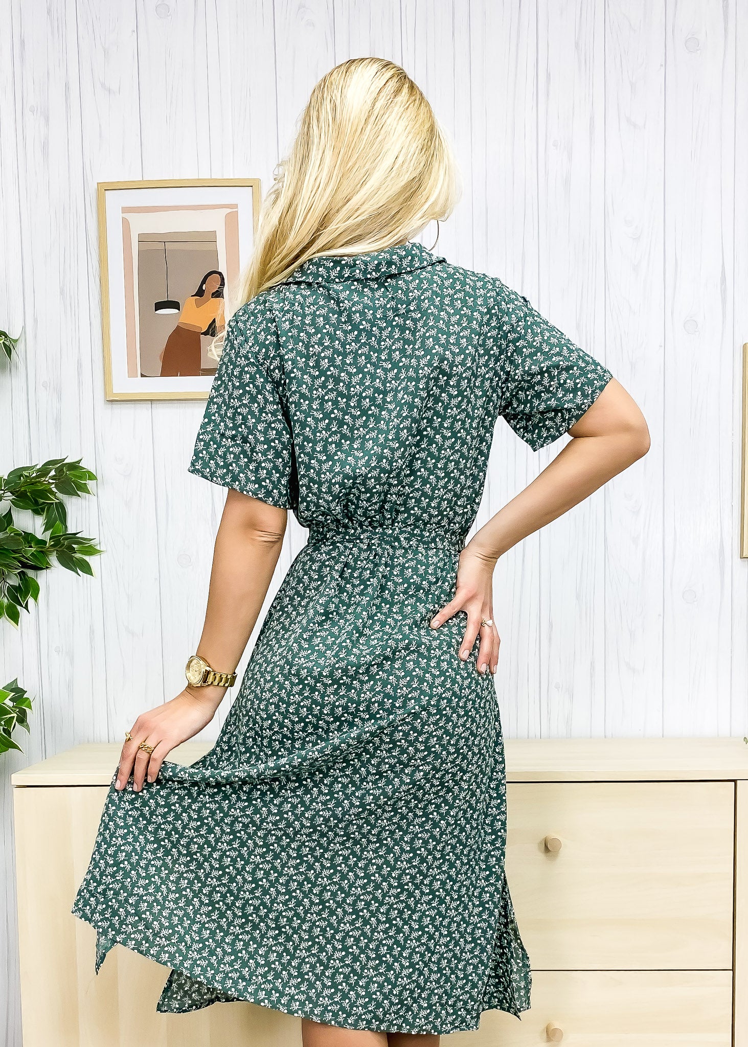 Vestido con cuello y estampado de flores ditsy 