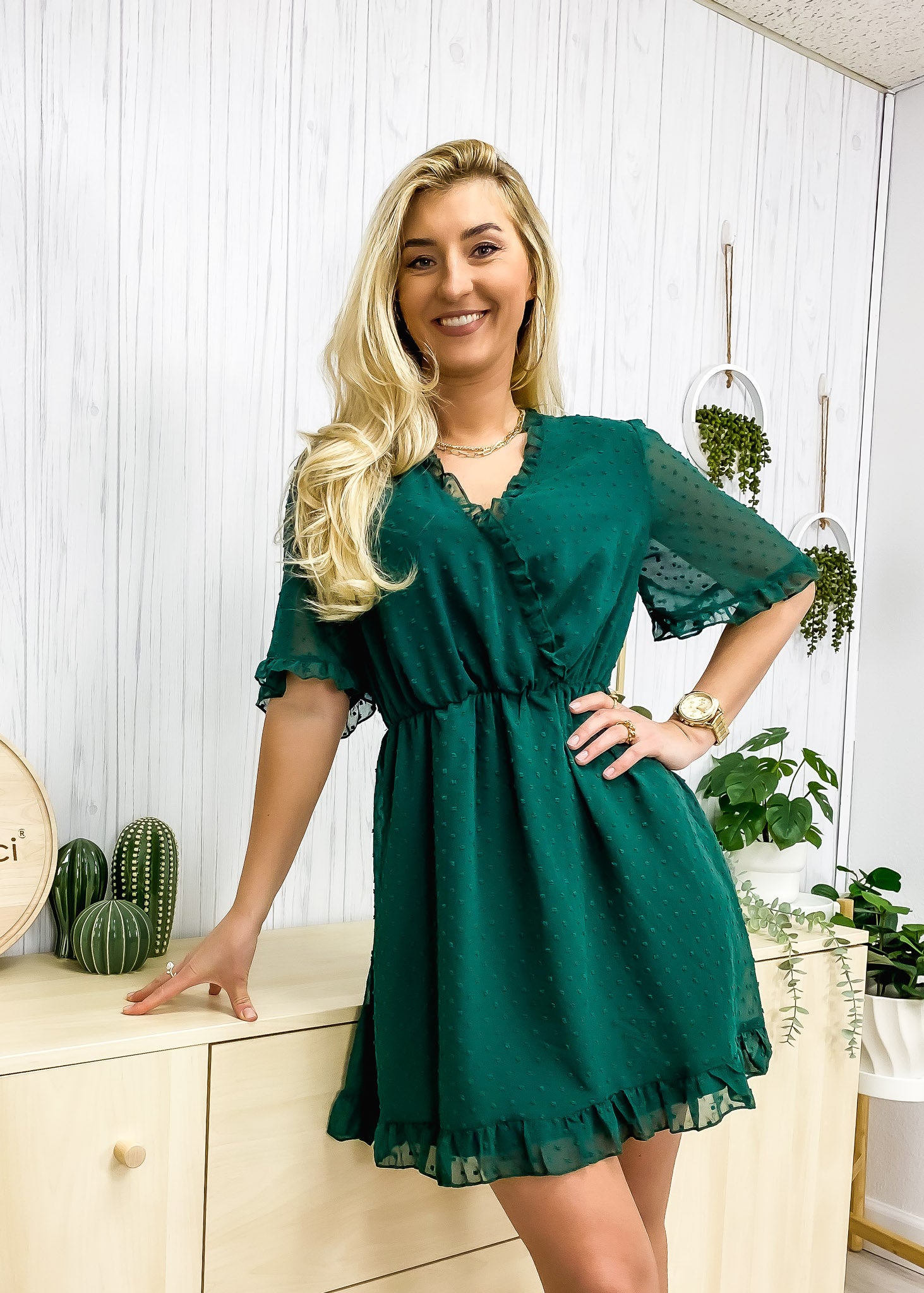 Vestido de lunares suizos con detalle de volantes 
