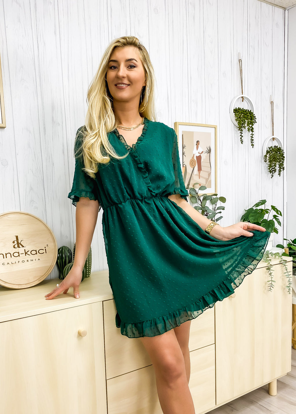 Vestido de lunares suizos con detalle de volantes 