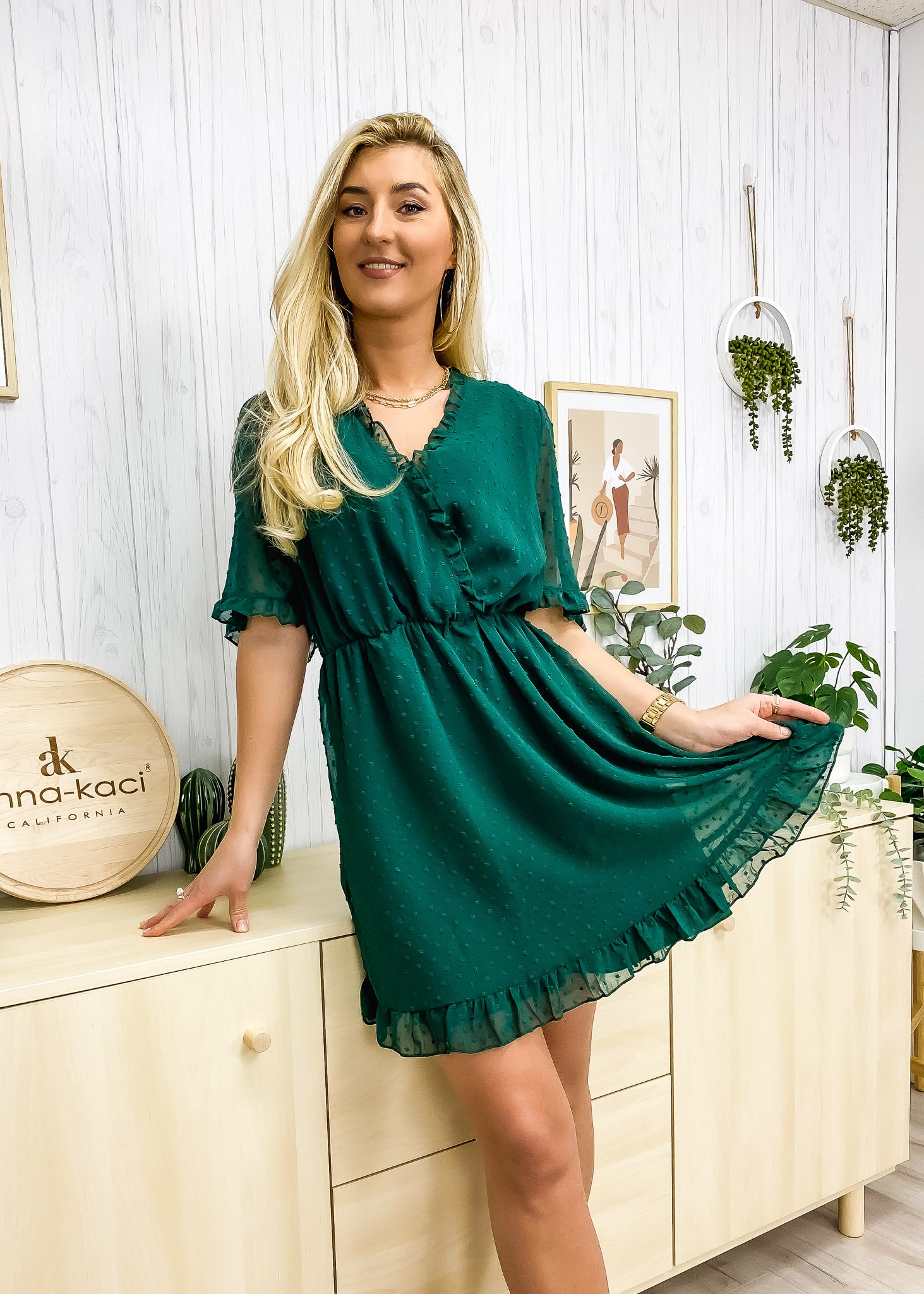 Vestido de lunares suizos con detalle de volantes 