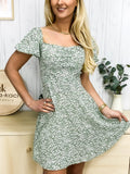 Vestido con escote corazón y mangas abullonadas 