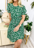 Vestido plisado con cuello y estampado floral 