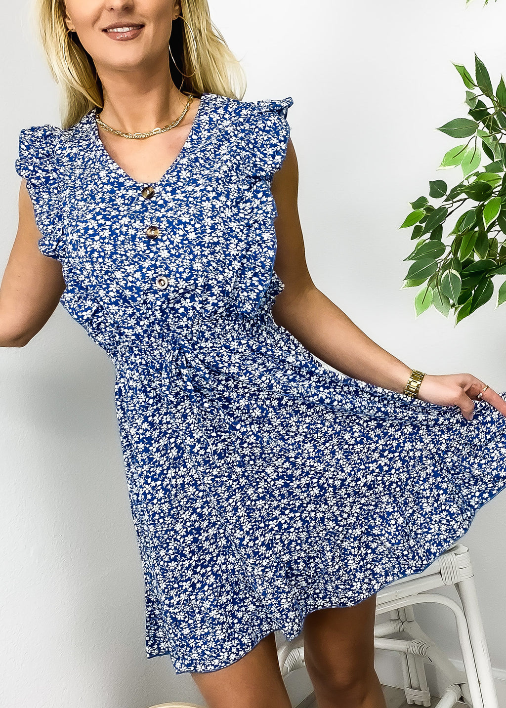 Vestido con volantes en la parte delantera y estampado floral 