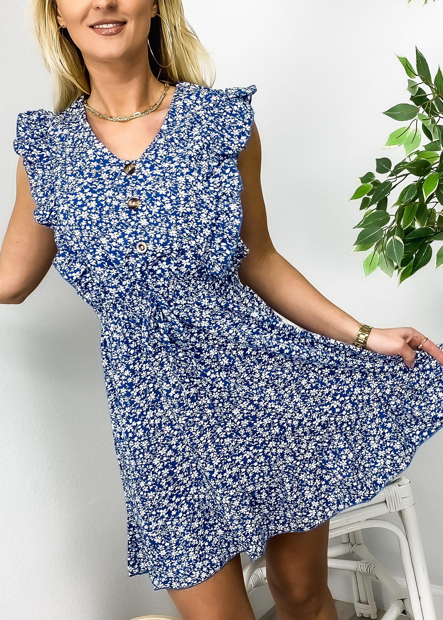 Vestido con volantes en la parte delantera y estampado floral 