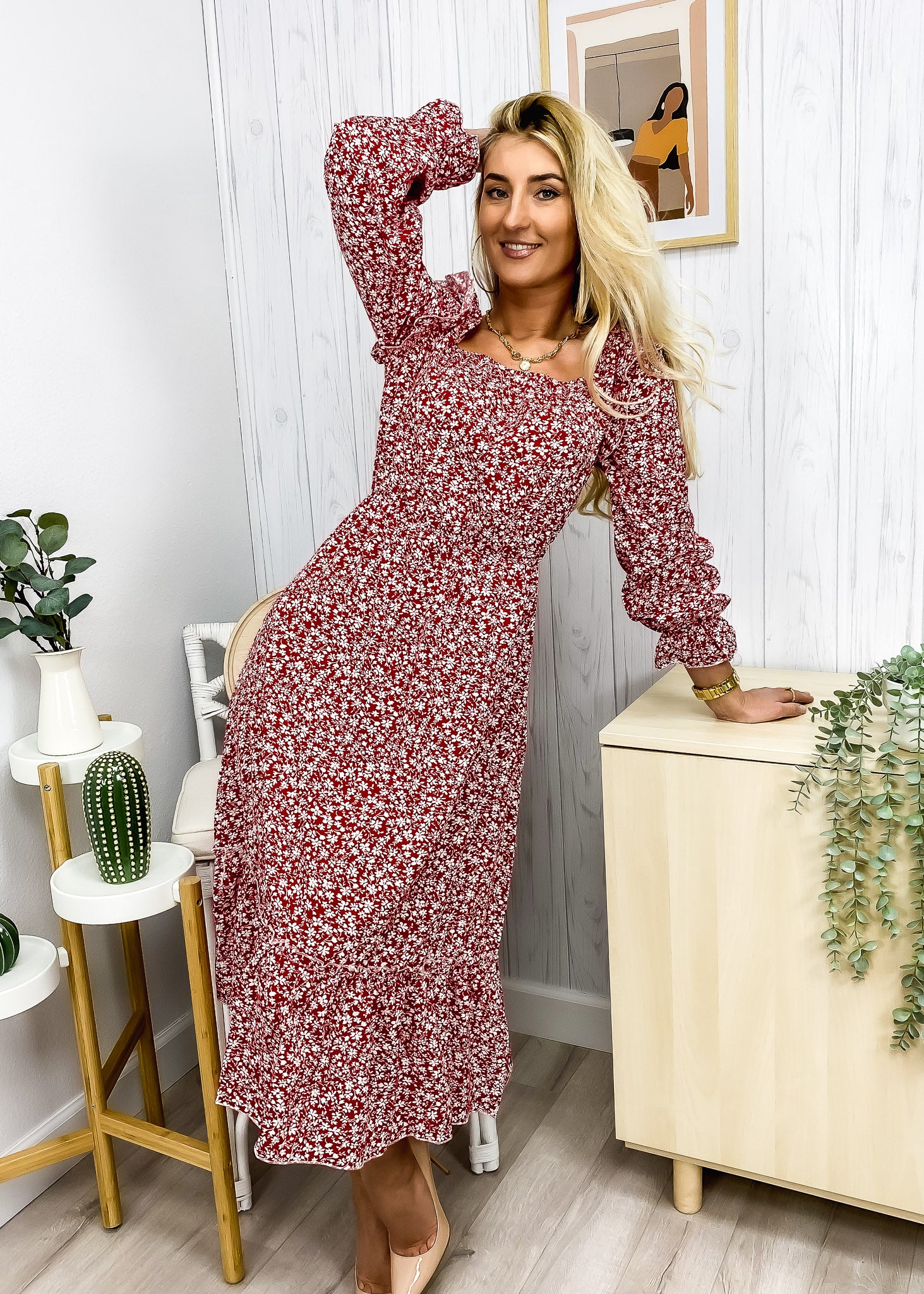 Vestido floral con escote cuadrado y volantes 