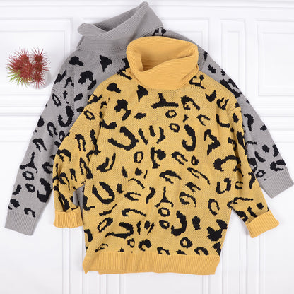 Suéter con cuello alto y estampado de leopardo 