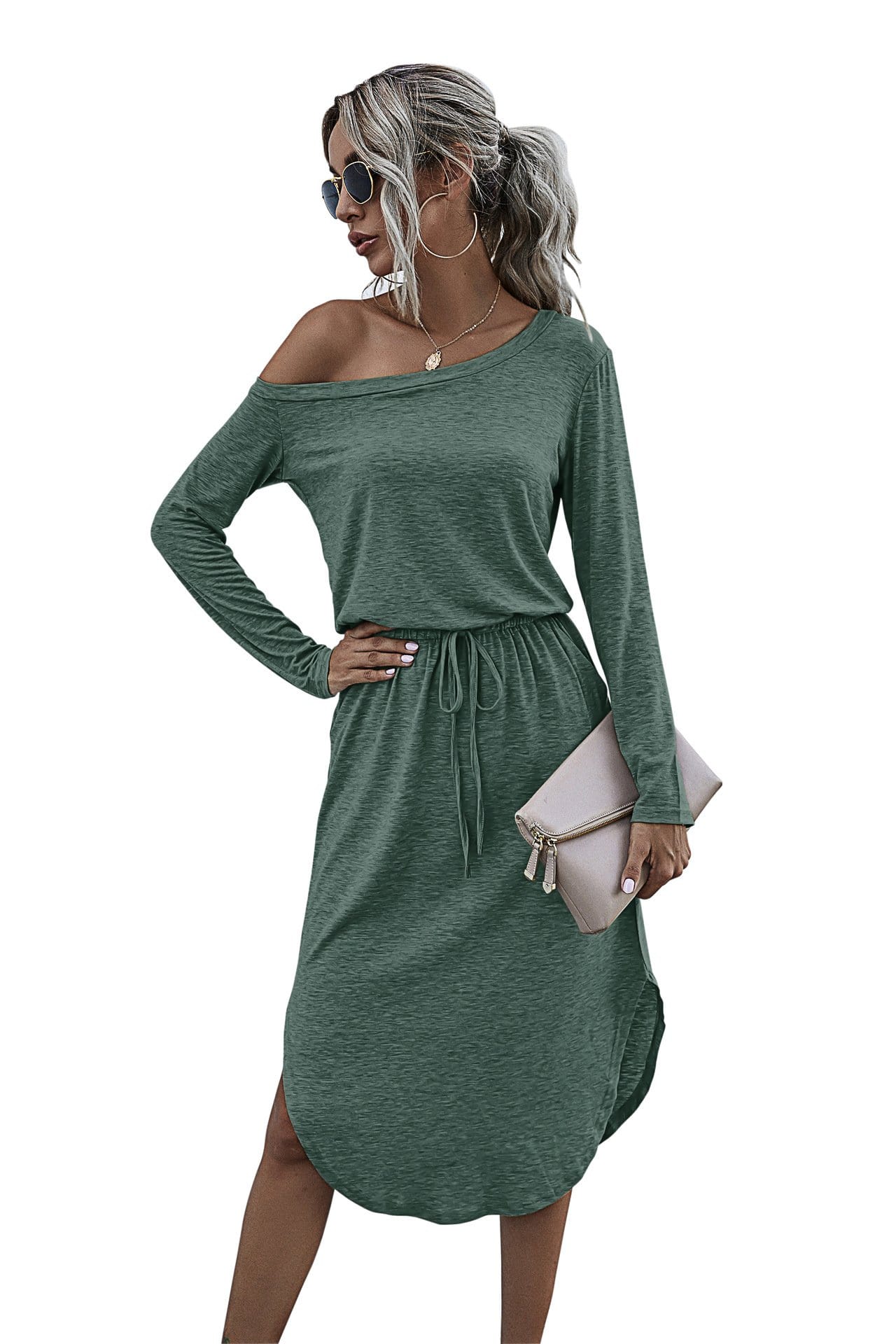 Vestido con escote redondo y hombros descubiertos