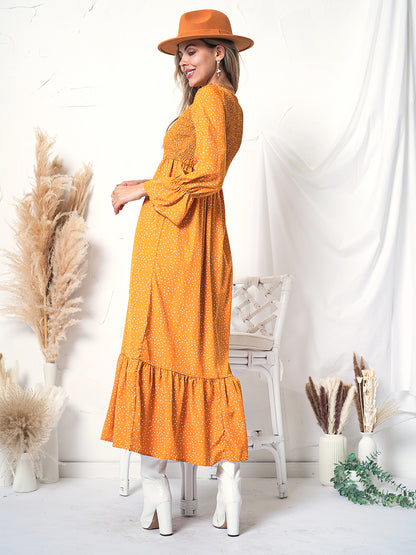 Vestido floral con lunares y frunces en el pecho 