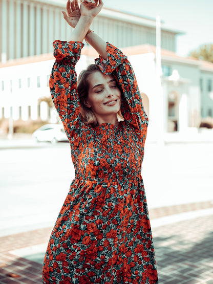 Vestido floral con lunares y frunces en el pecho 