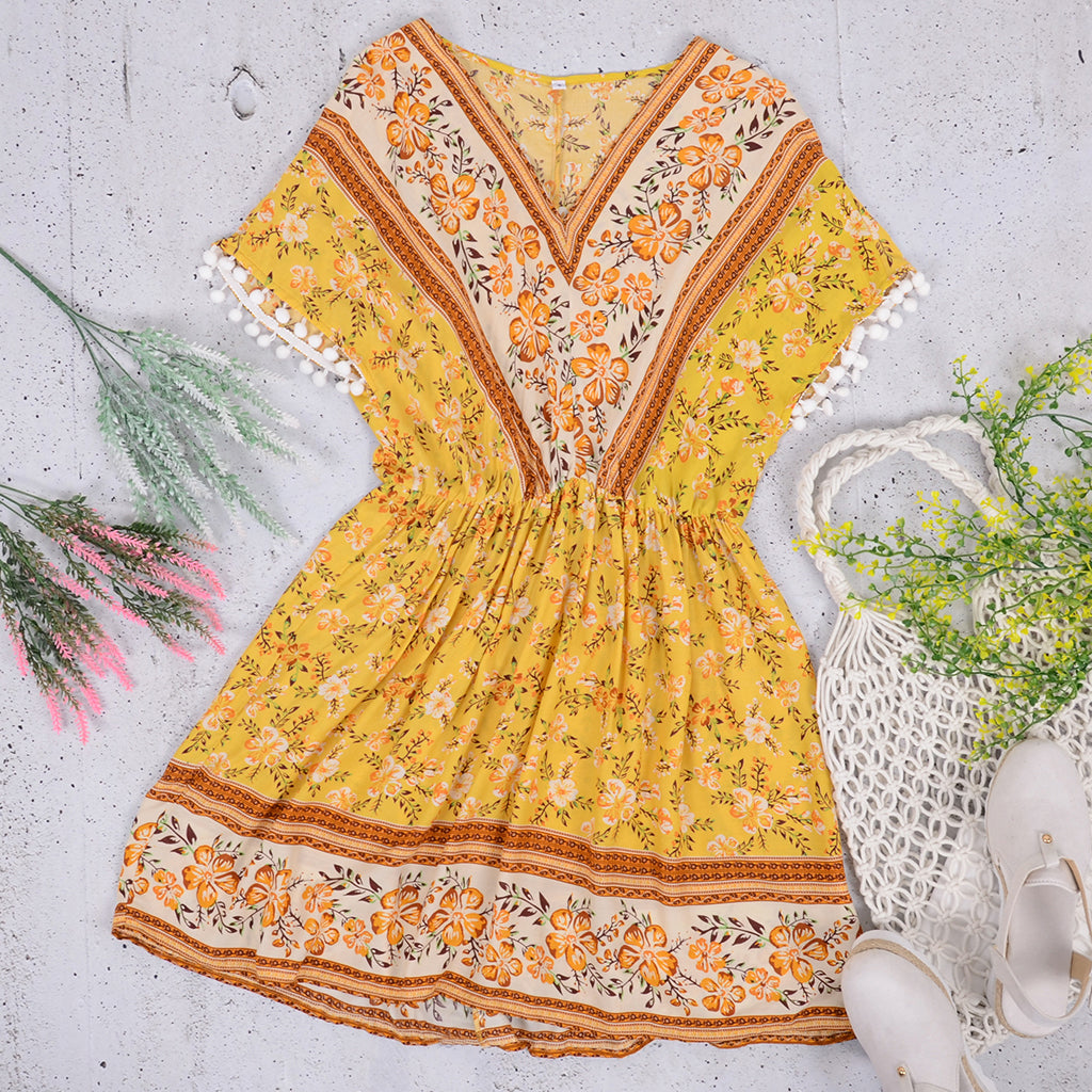 Vestido fruncido con cuello en V y estampado