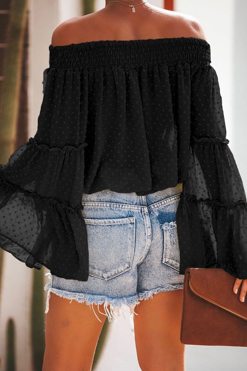 Blusa con volantes y hombros descubiertos