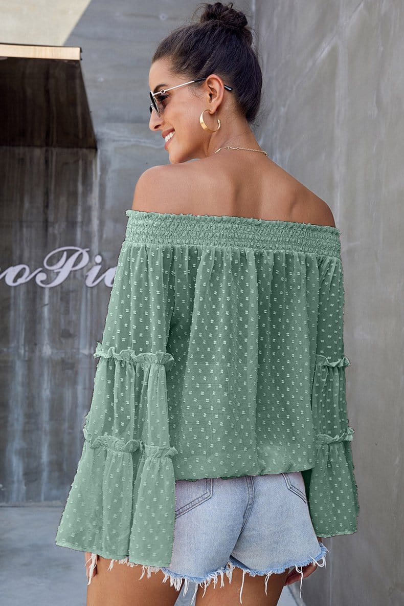 Blusa con volantes y hombros descubiertos