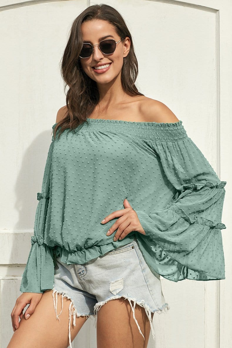 Blusa con volantes y hombros descubiertos