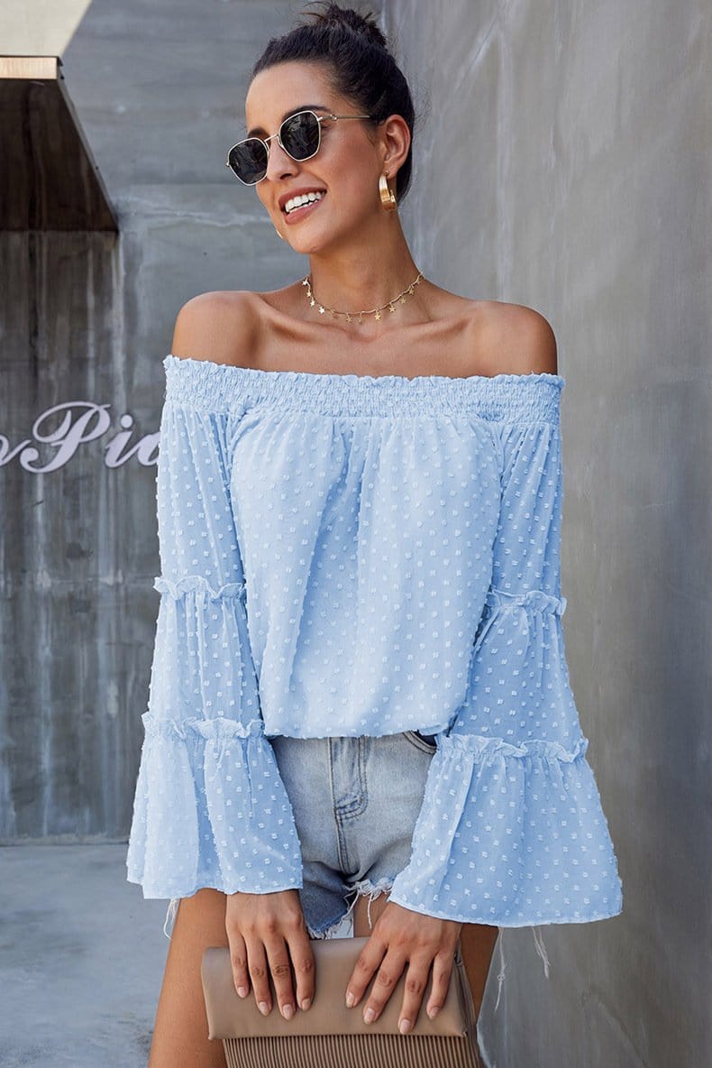 Blusa con volantes y hombros descubiertos