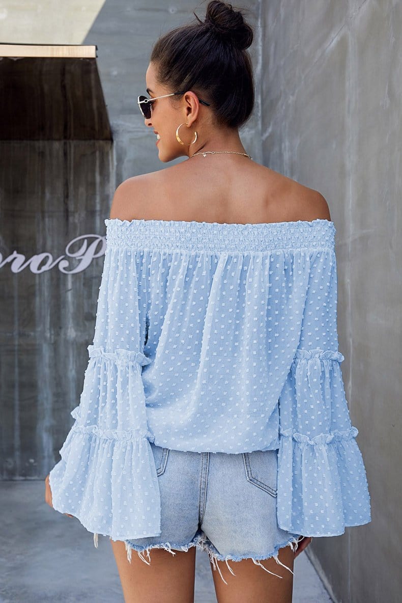 Blusa con volantes y hombros descubiertos