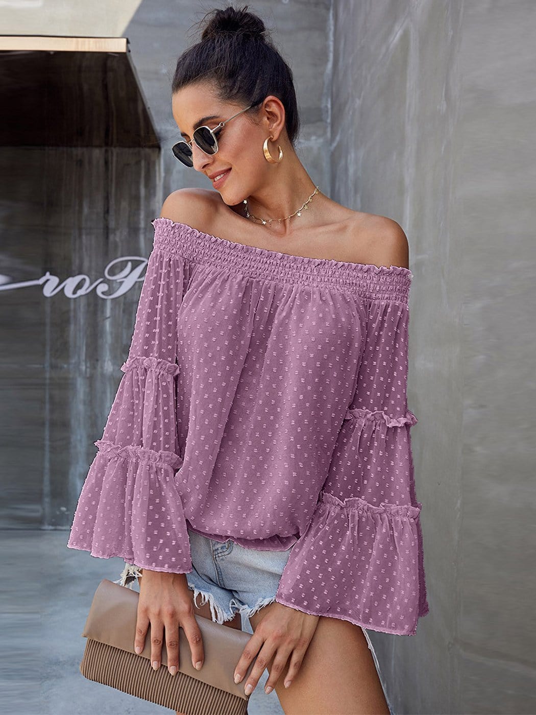 Blusa con volantes y hombros descubiertos