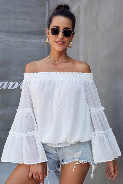 Blusa con volantes y hombros descubiertos