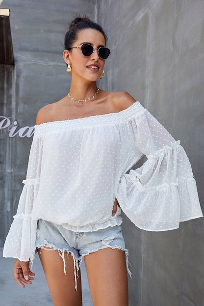 Blusa con volantes y hombros descubiertos